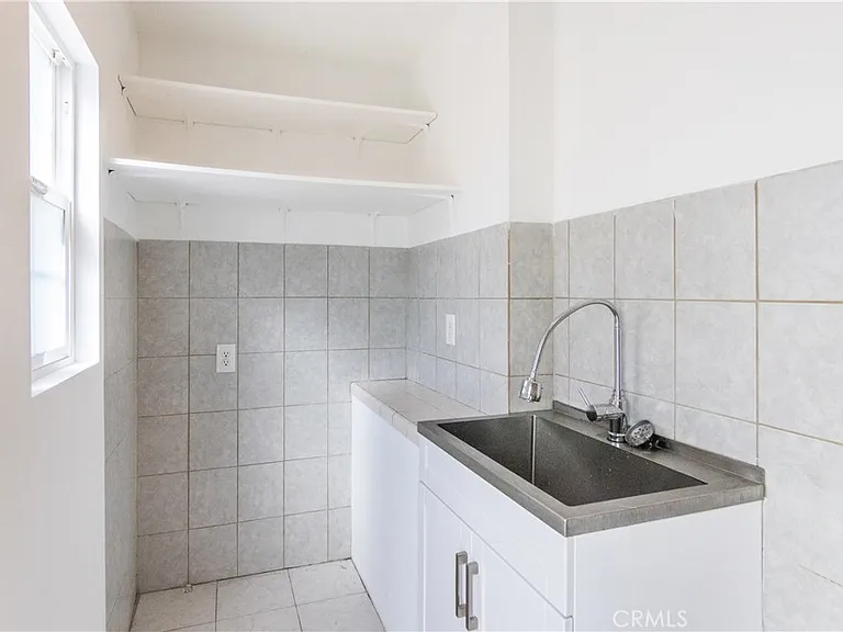 1094 S Plymouth Blvd — Photo 24