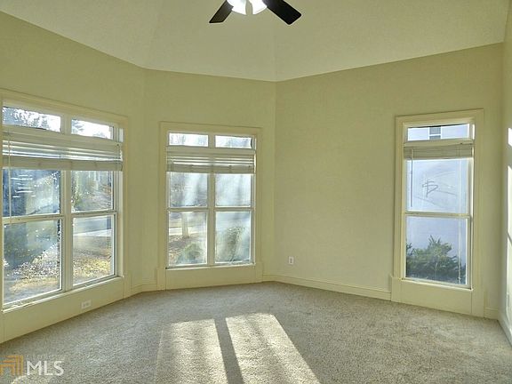 5th image of 705 Bethpage Dr