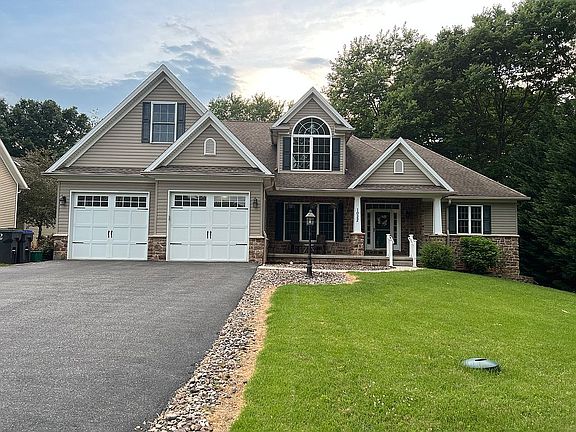 3rd image of 1022 Rockledge Dr