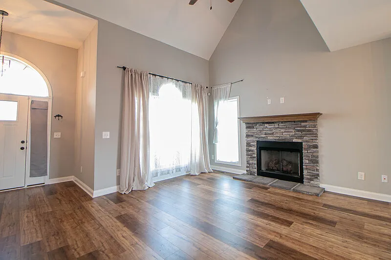 5 bed, 2.5 bath, 1838 sqft, $2,255 — Photo 3