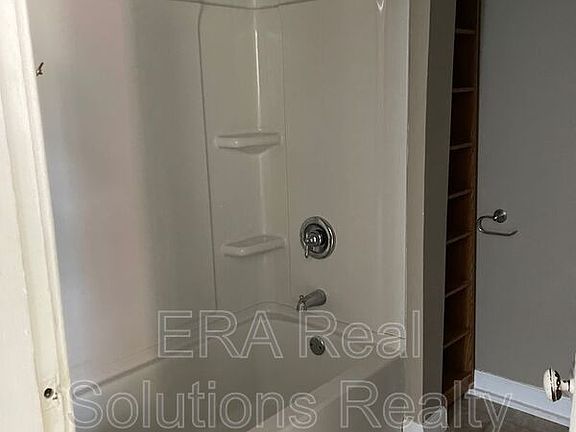 4th image of 909 W Main St #1