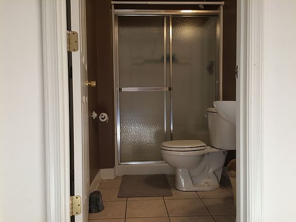 Full bathroom in basement