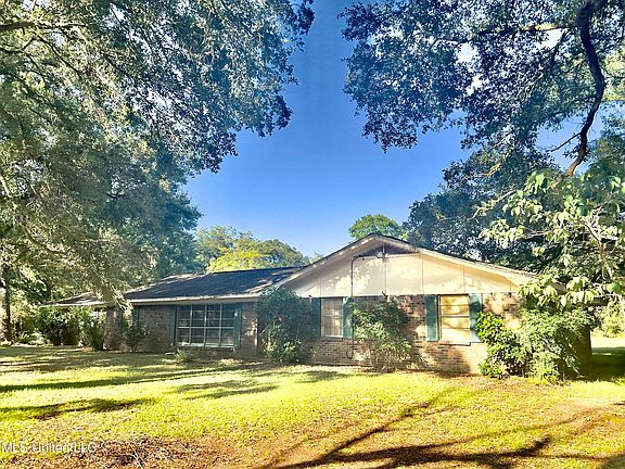 2nd image of 5121 Oakwood Ln
