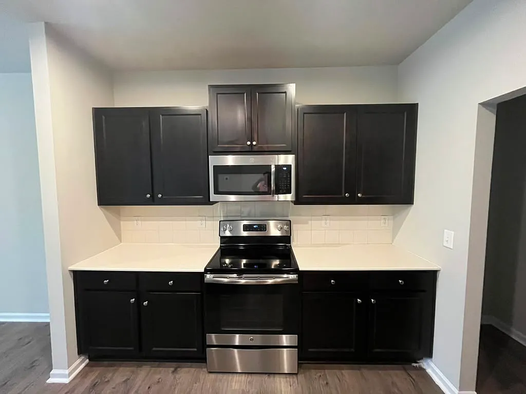 3 bed, 2.5 bath, 1650 sqft, $1,895 — Photo 4
