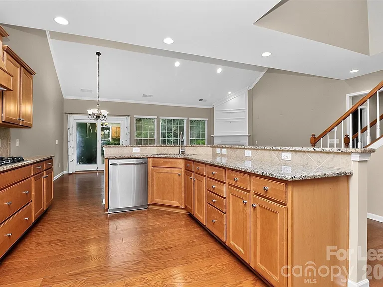 10229 Blairbeth St — Photo 10