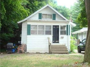 2215 Greencroft Rd, Lansing, MI 48910