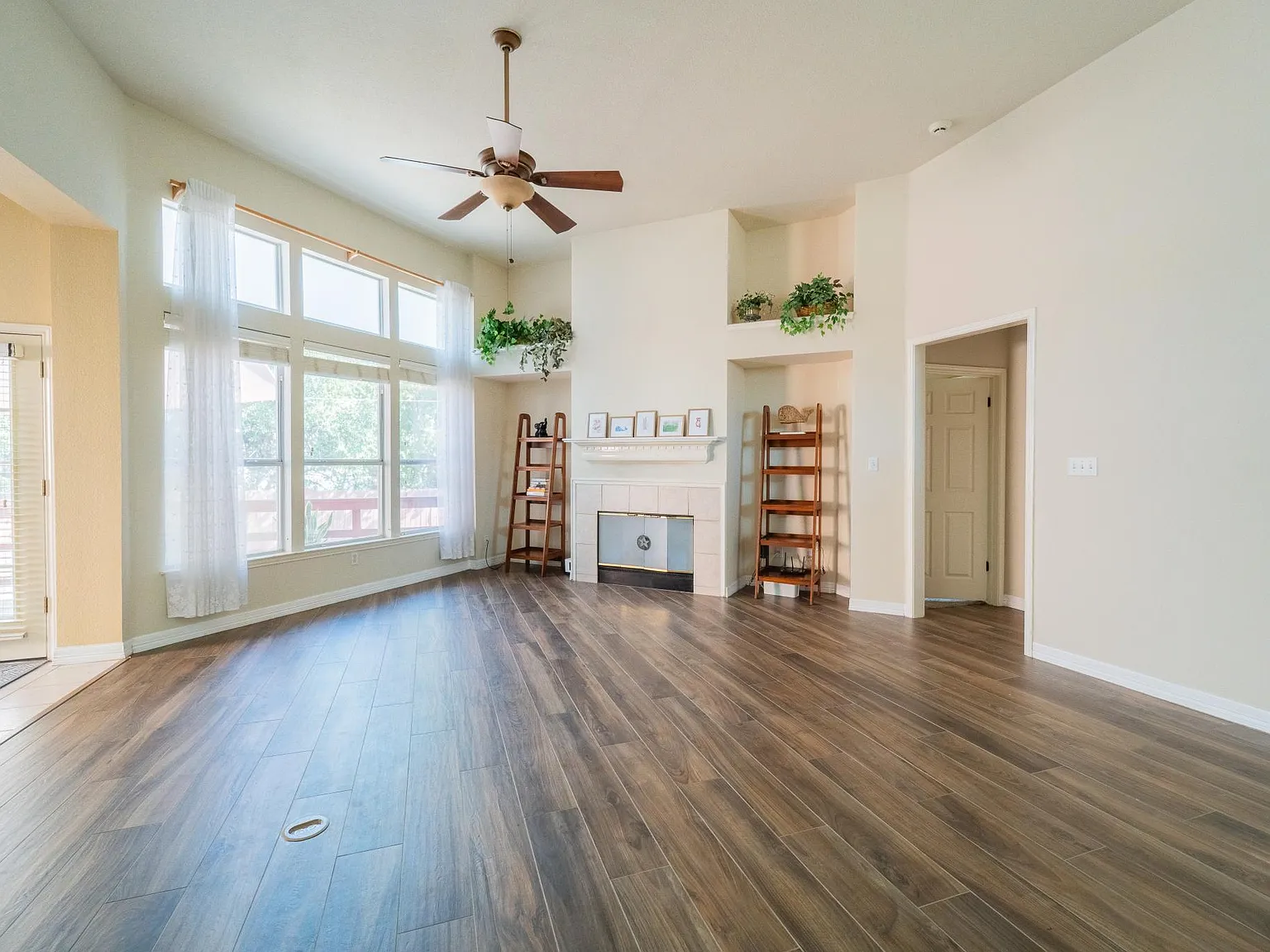 3 bed, 2189 sqft, $2,490 — Photo 2