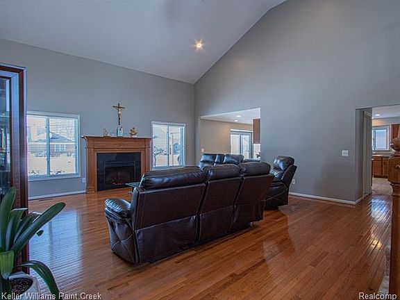 4th image of 51185 Shadywood Dr