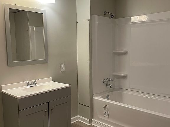 4th image of 162 E Race St APT 35