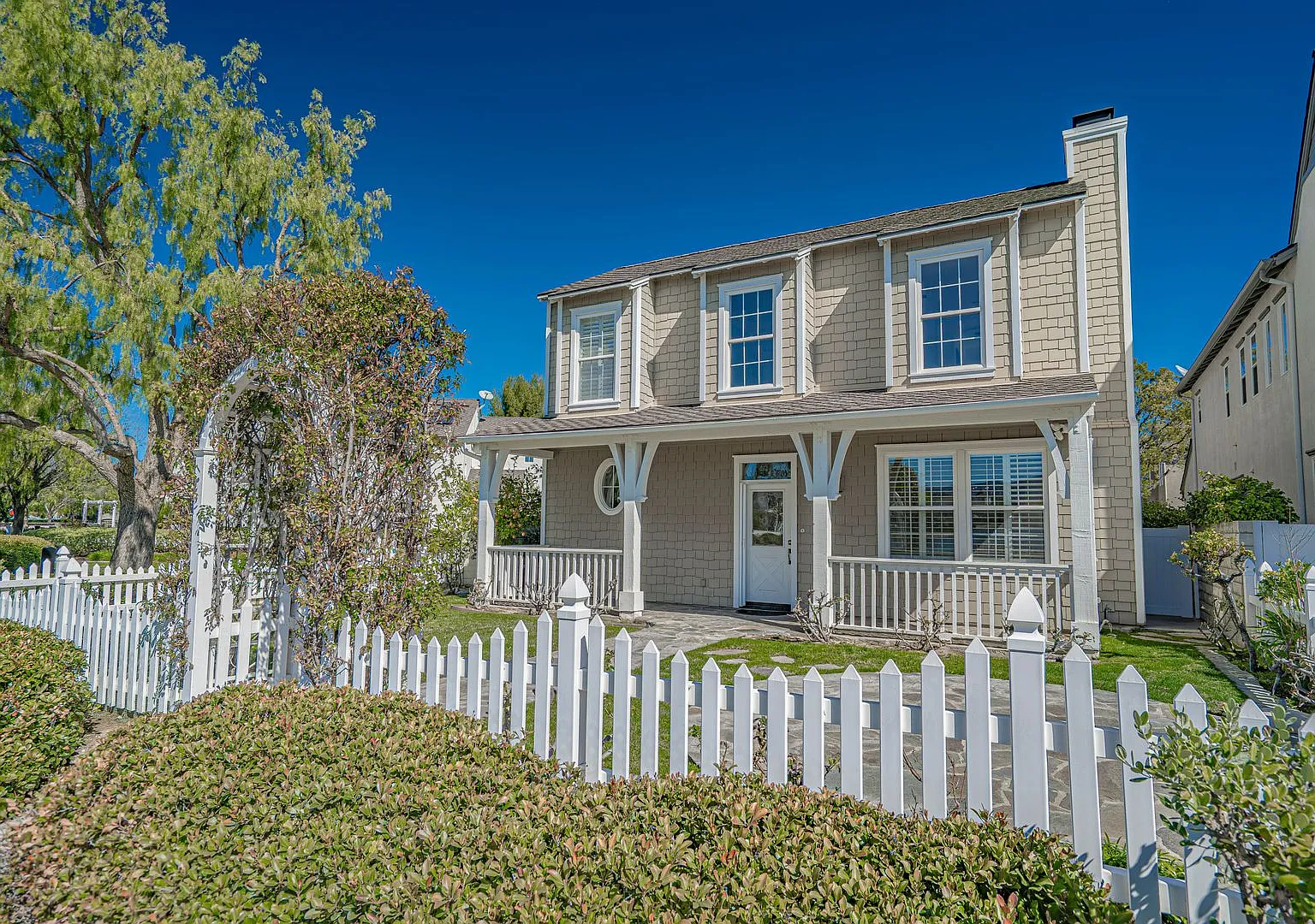 Gorgeous Bridgeport 3-Bedroom Home for Rent in Valencia! — Photo 1