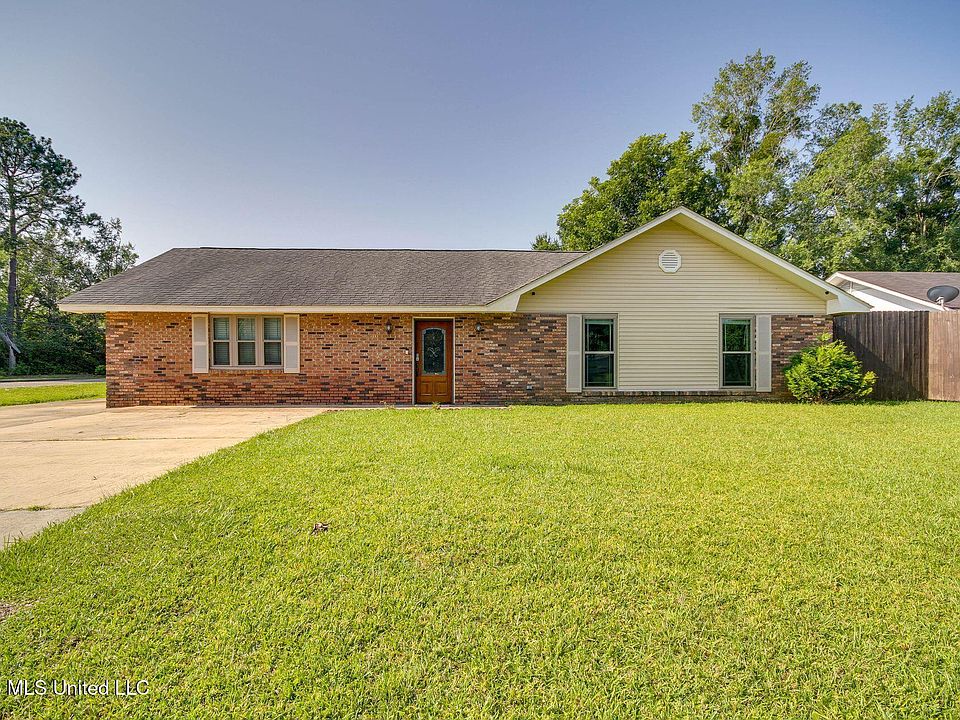 1st image of 12424 Crestwood Dr