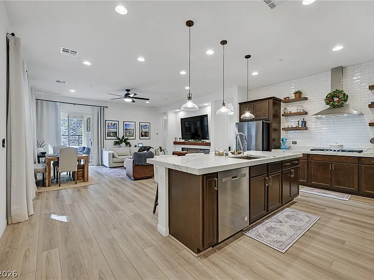 111 Ibiza Lake Dr — Photo 4