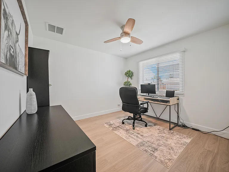 2431 E Manhatton Dr — Photo 32