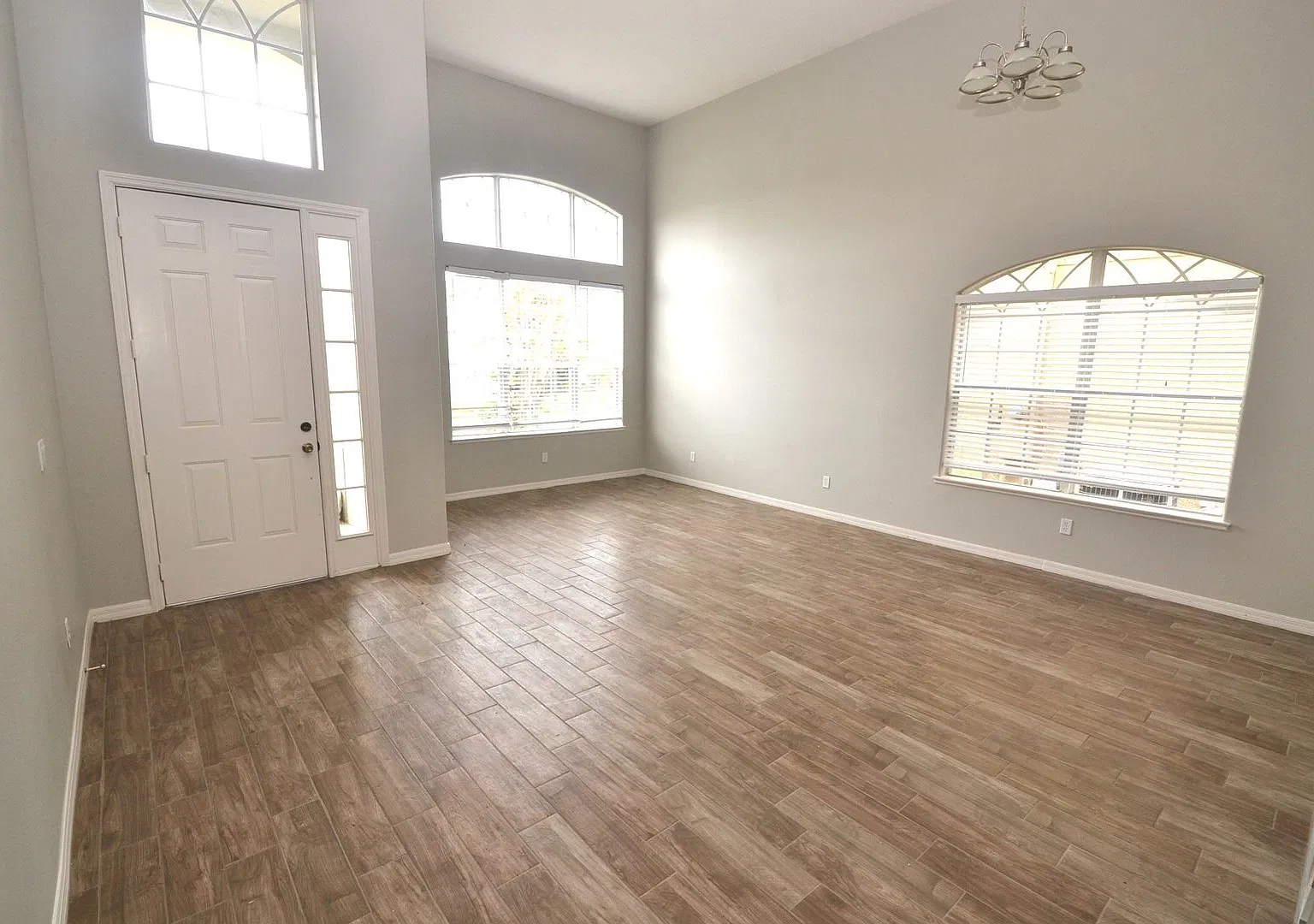 Spacious & Updated 4BR + Loft in Gated Sandhill Preserve! — Photo 3