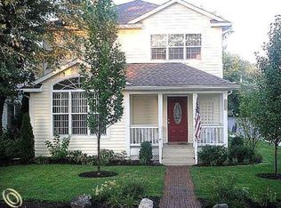 2141 Willow Beach St, Keego Harbor, MI 48320