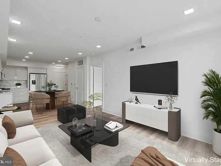 701 N Henry St #401 — Photo 27
