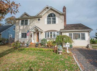 339 W 14th St, Deer Park, NY 11729