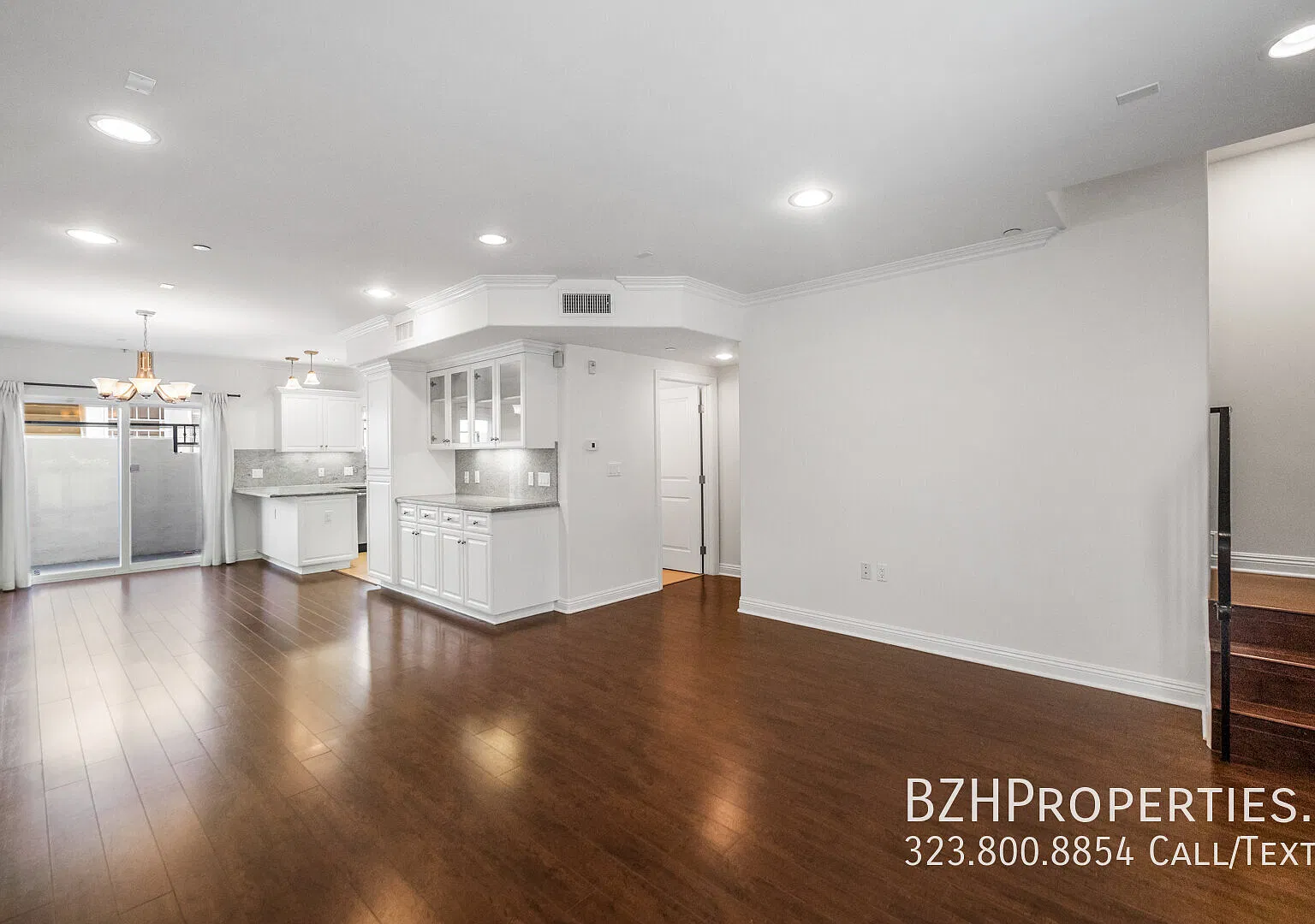 3 Bedroom Townhome with Central A/C, In-unit Laundry and Parking Included — Photo 3
