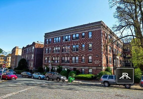 4th image of 3 Lothian Rd APT 33
