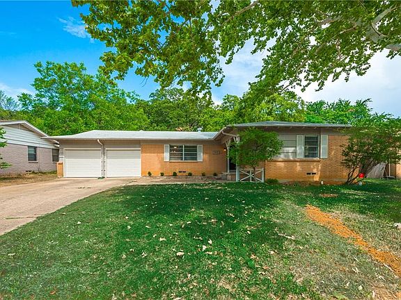 2nd image of 1405 Ravenwood Dr