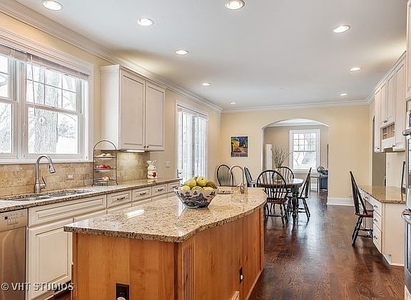 4th image of 518 Earl Dr
