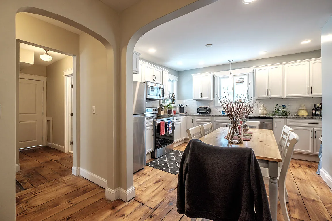 3 bed, $2,850 — Photo 2