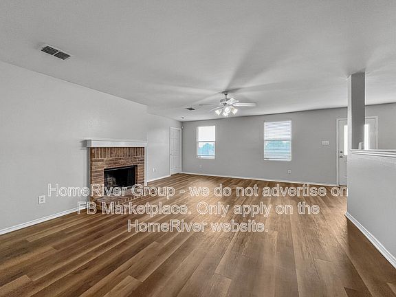 3rd image of 2800 Crockett Pl