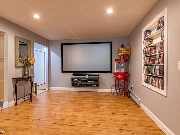 4th image of 8803 Evergreen Dr