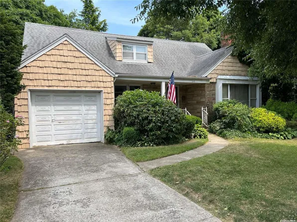 169 Patton Blvd, New Hyde Park, NY 11040