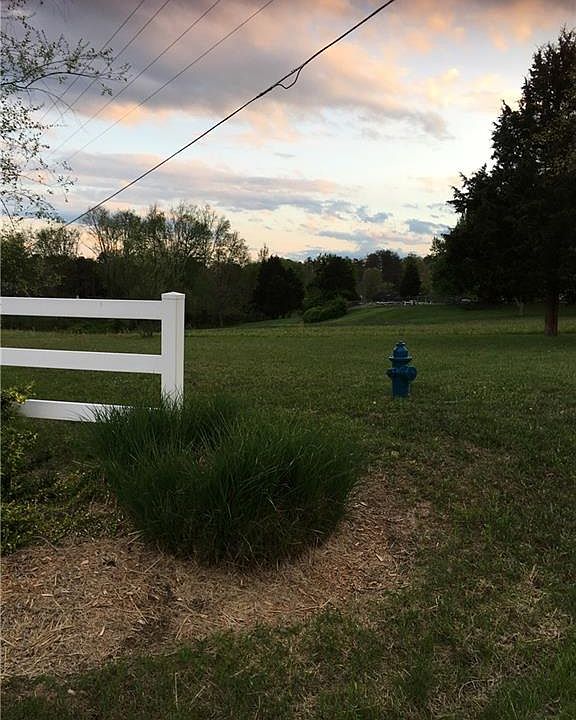 2nd image of Wyckcliff Dr