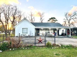 202 1st St, Brazoria, TX 77422