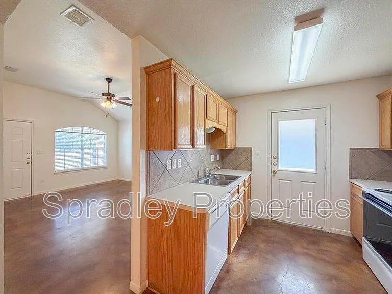5700A Luxor Dr — Photo 3
