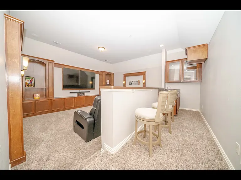 801 Paisley Ln — Photo 11