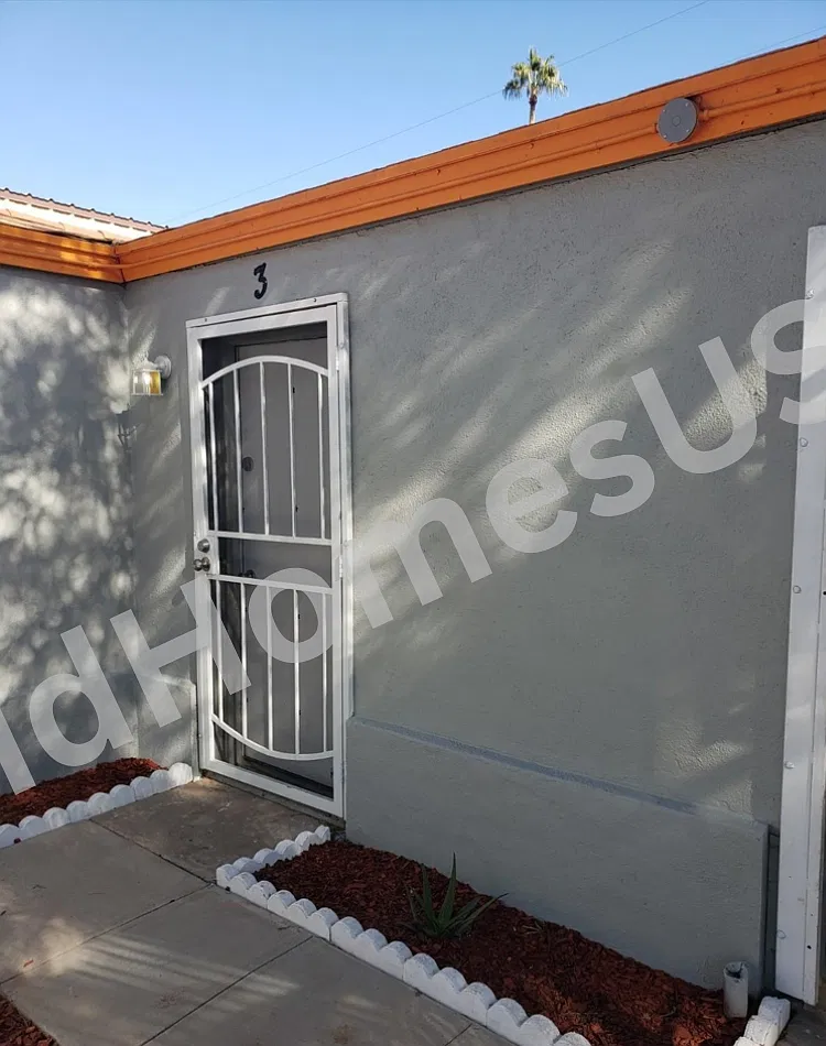 Building exterior at 909 South 35th Apartments.