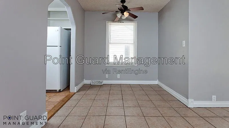 3 bed, 1.0 bath, 992 sqft, $995 — Photo 2