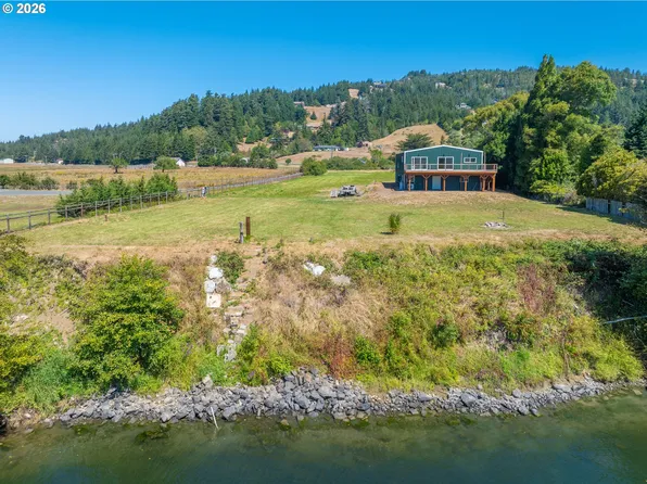 95452 N Bank Rogue River Rd, Gold Beach, OR 97444