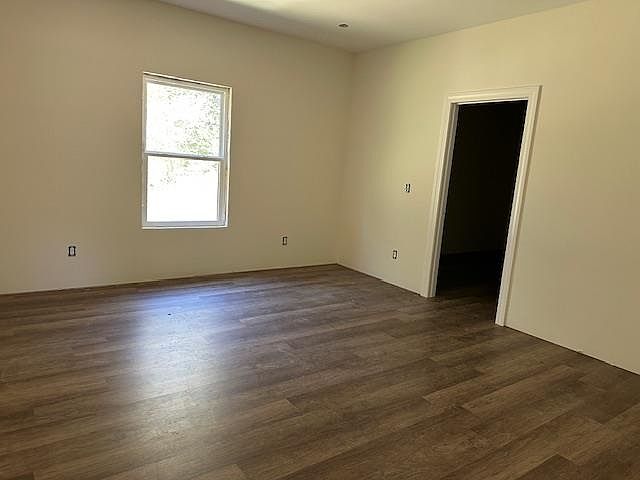 2nd image of 305 Chariot Ln