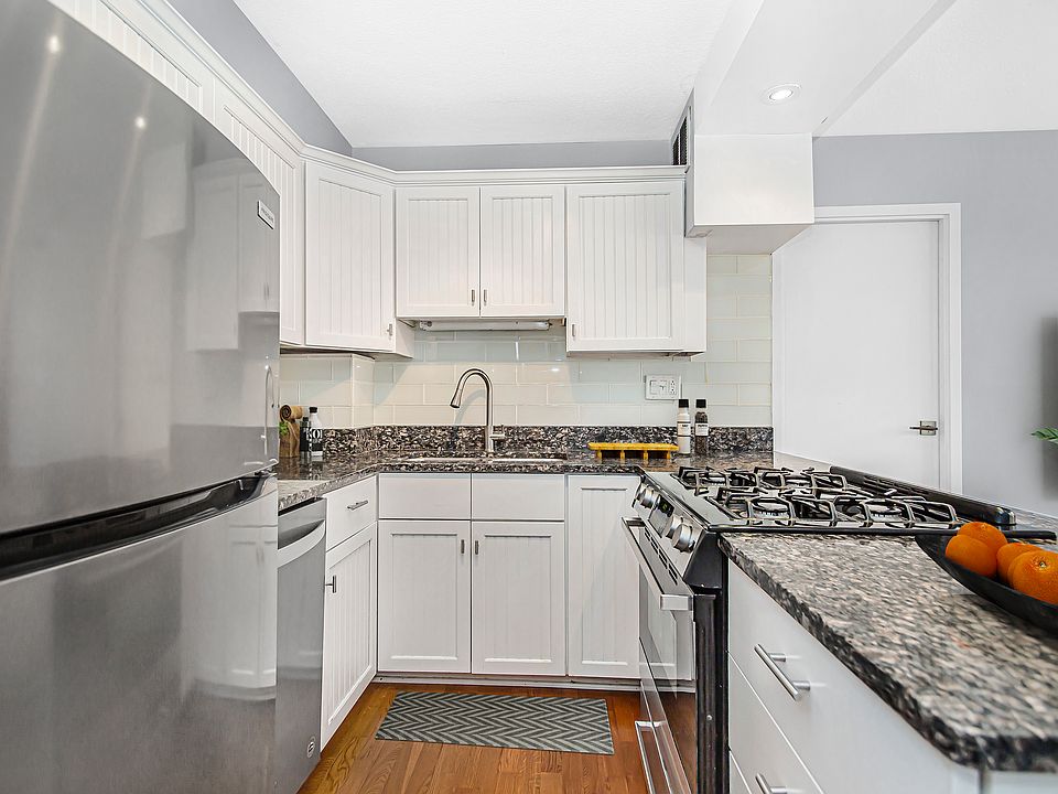 Kitchen (virtually staged)