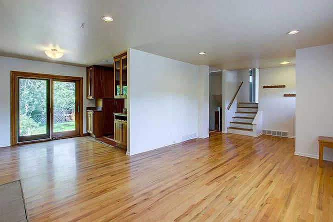 5 bed, 2001 sqft, $5,600 — Photo 3