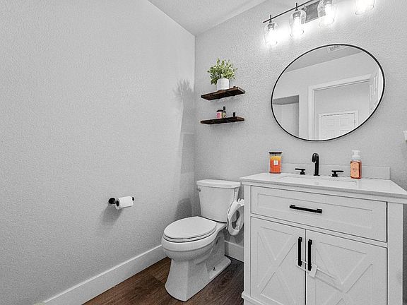 3rd image of 304 Laurel Ct