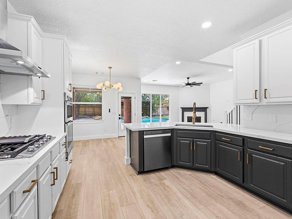 1st image of 138 W Stockbridge Landing Cir