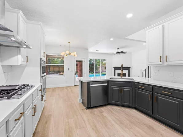 138 W Stockbridge Landing Cir, Spring, TX 77382