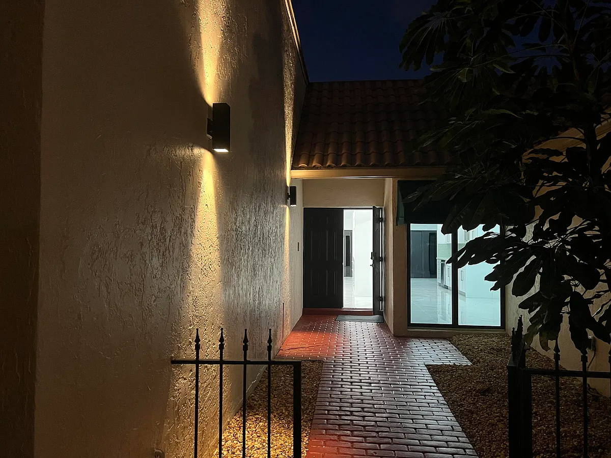 Building Photo - 6545 Las Flores Dr