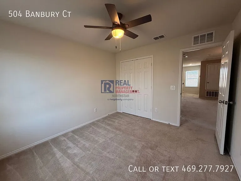 504 Banbury Ct — Photo 16