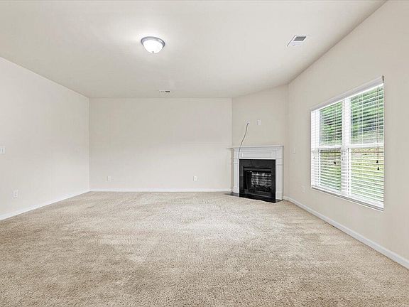 4th image of 3021 Spring Creek Drive