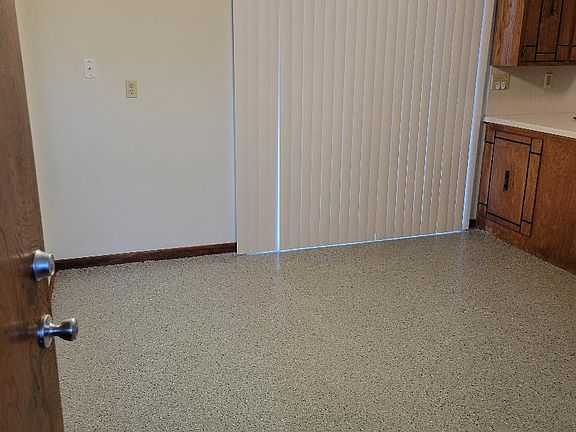 4th image of 211 Glenmore Dr #211