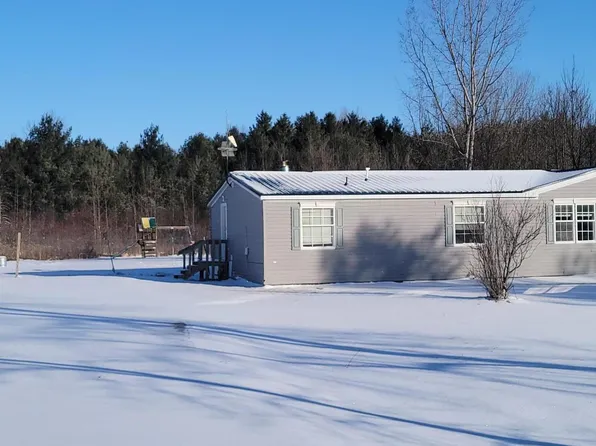 16 Clark Rd, Champlain, NY 12919