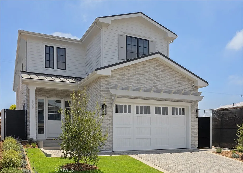 5 bed, 4.5 bath, 3783 sqft, $18,900 — Photo 1