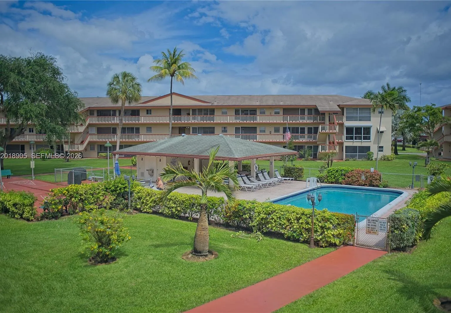 Beverly Hills Condo Numbe — Photo 1