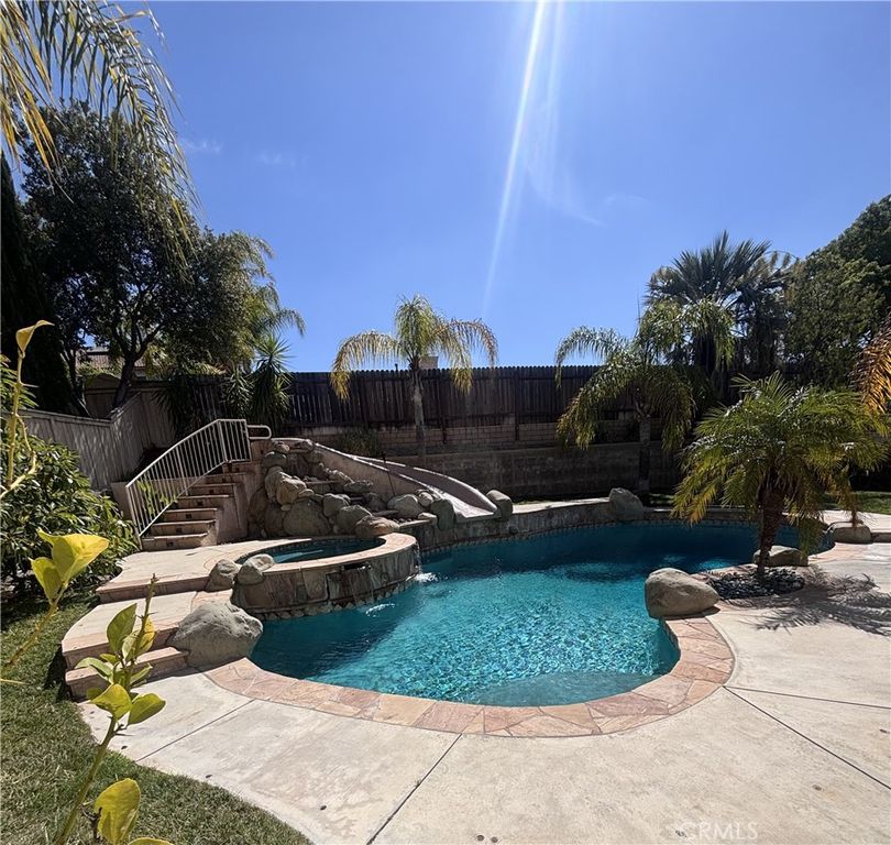 25317 Oak Ridge Dr, Santa Clarita, CA - View 2